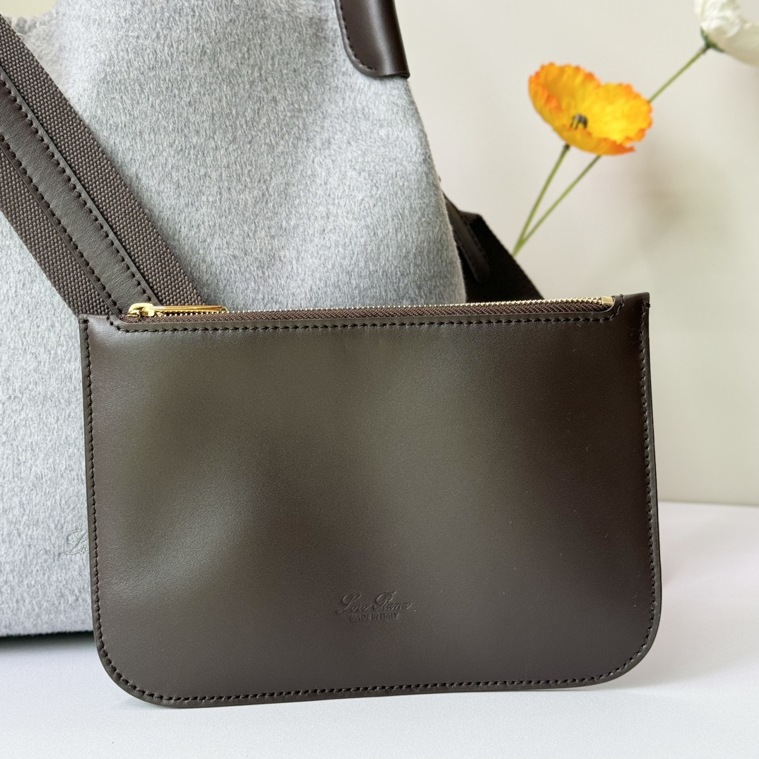 Loro Piana Large Bale Bag 24 x 20 x 27 cm