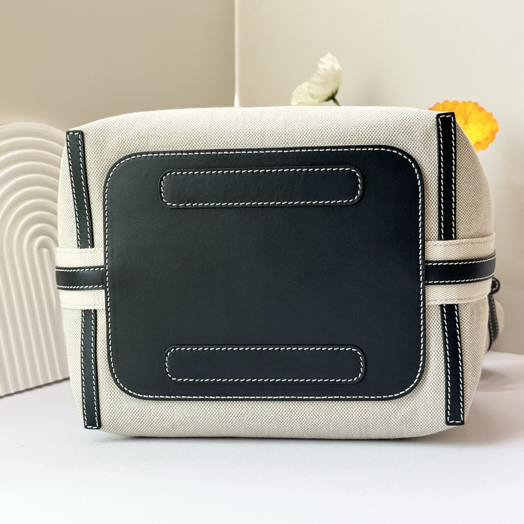 Loro Piana Large Bale Bag 24 x 20 x 27 cm