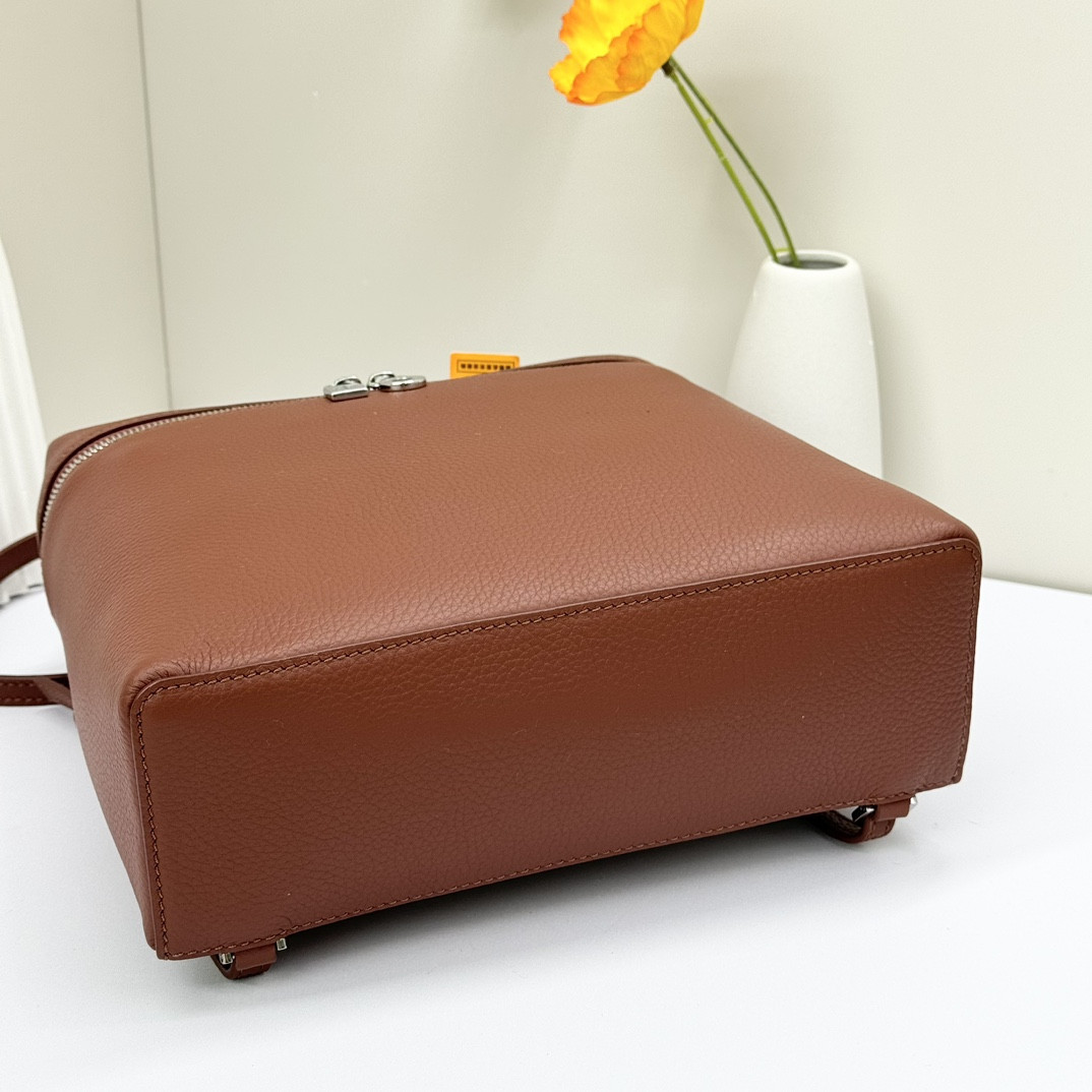 Loro Piana Extra Pocket backpack L23.5 Grained Calfskin 23 x 21 x 8 cm