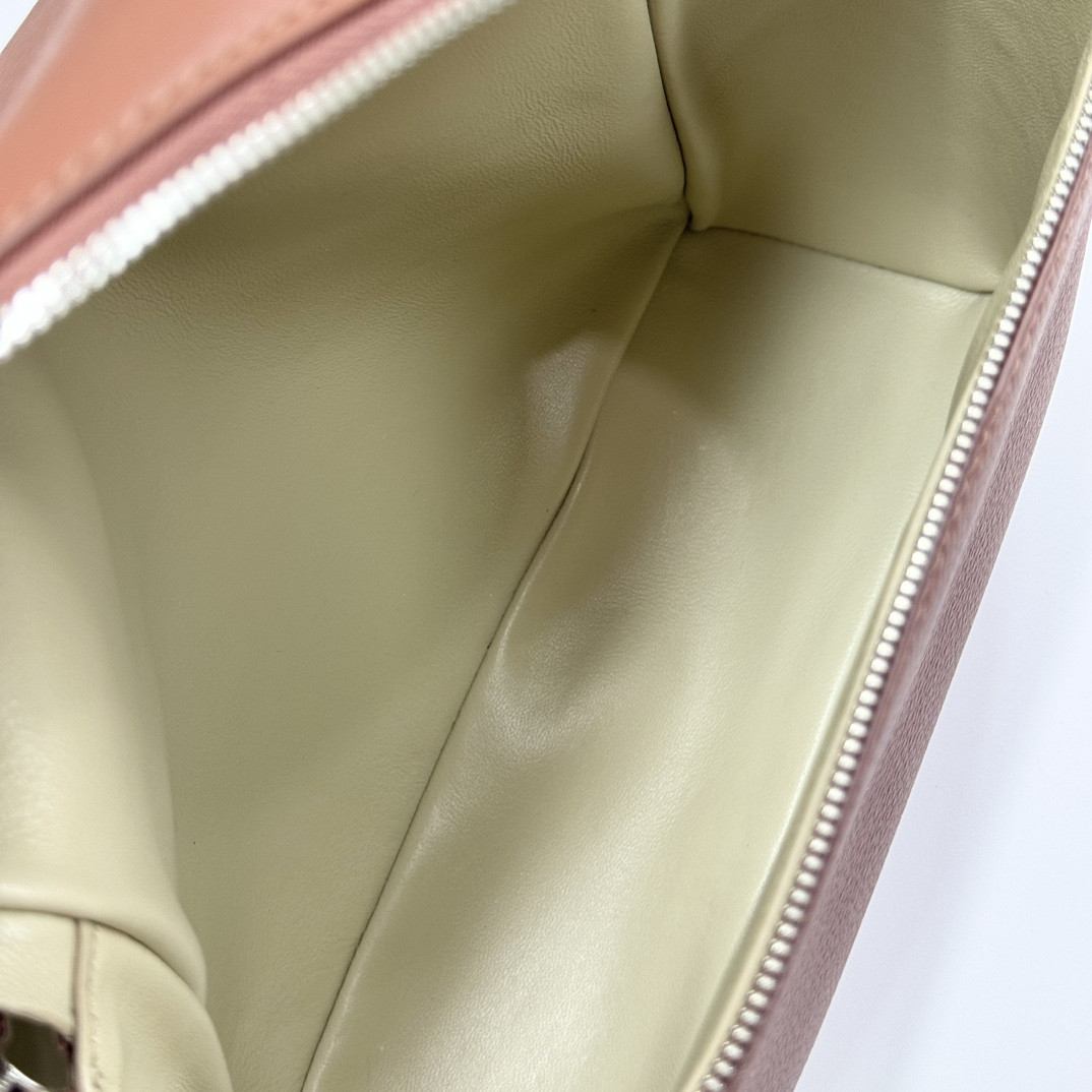 Loro Piana Extra Pocket backpack L23.5 Grained Calfskin 23 x 21 x 8 cm