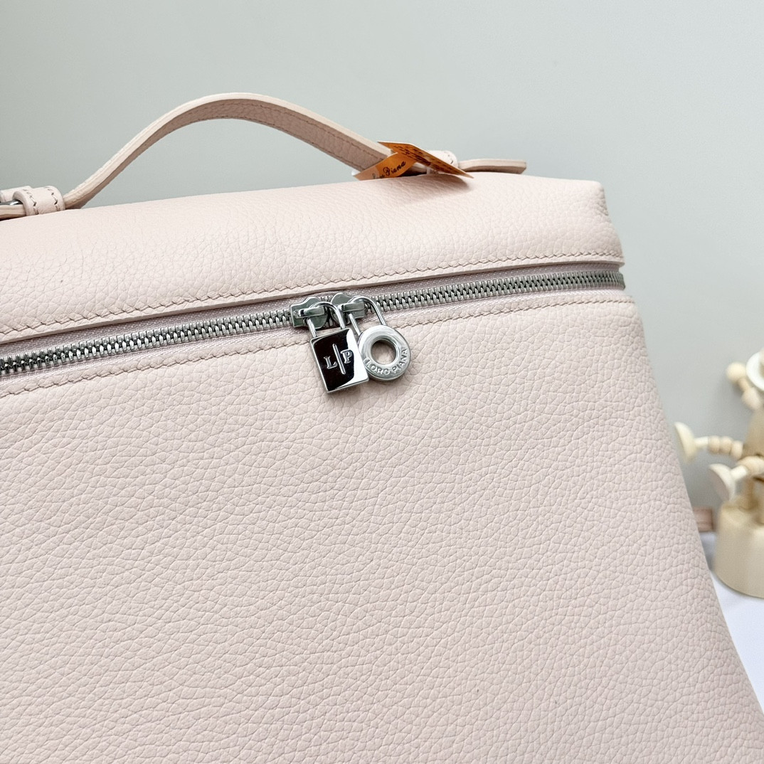 Loro Piana Extra Pocket backpack L23.5 Grained Calfskin 23 x 21 x 8 cm