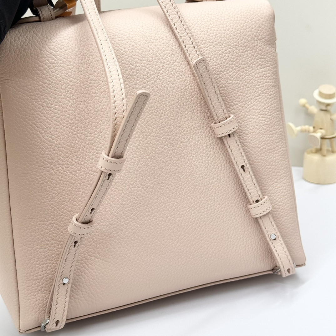 Loro Piana Extra Pocket backpack L23.5 Grained Calfskin 23 x 21 x 8 cm