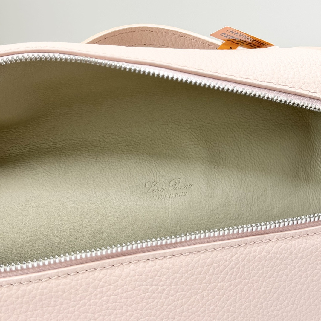 Loro Piana Extra Pocket backpack L23.5 Grained Calfskin 23 x 21 x 8 cm