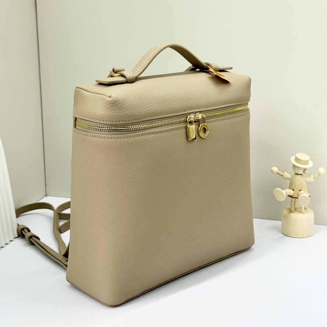 Loro Piana Extra Pocket backpack L23.5 Grained Calfskin 23 x 21 x 8 cm