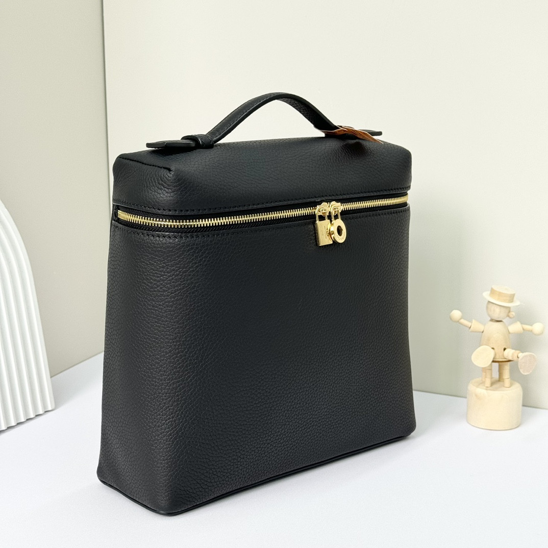 Loro Piana Extra Pocket backpack L23.5 Grained Calfskin 23 x 21 x 8 cm