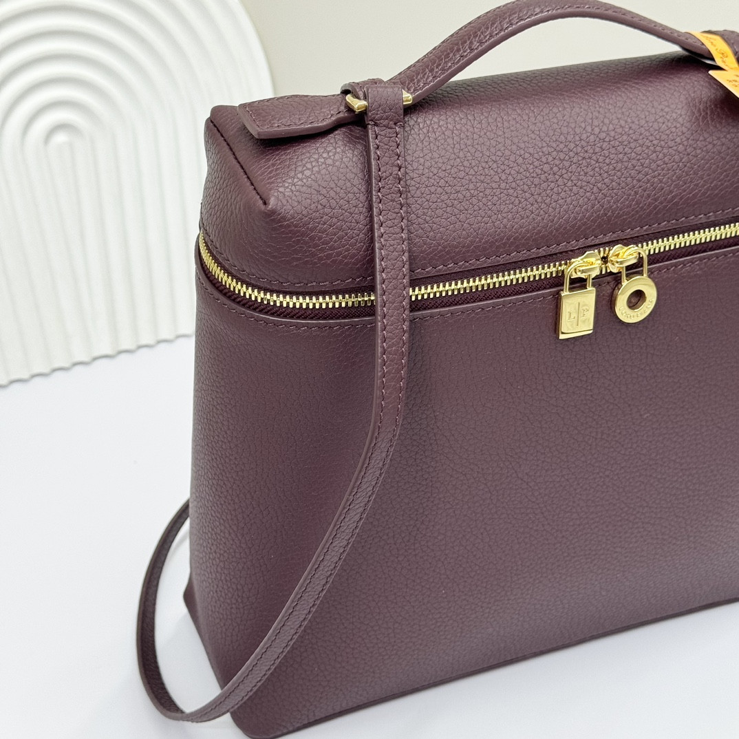 Loro Piana Extra Pocket backpack L23.5 Grained Calfskin 23 x 21 x 8 cm