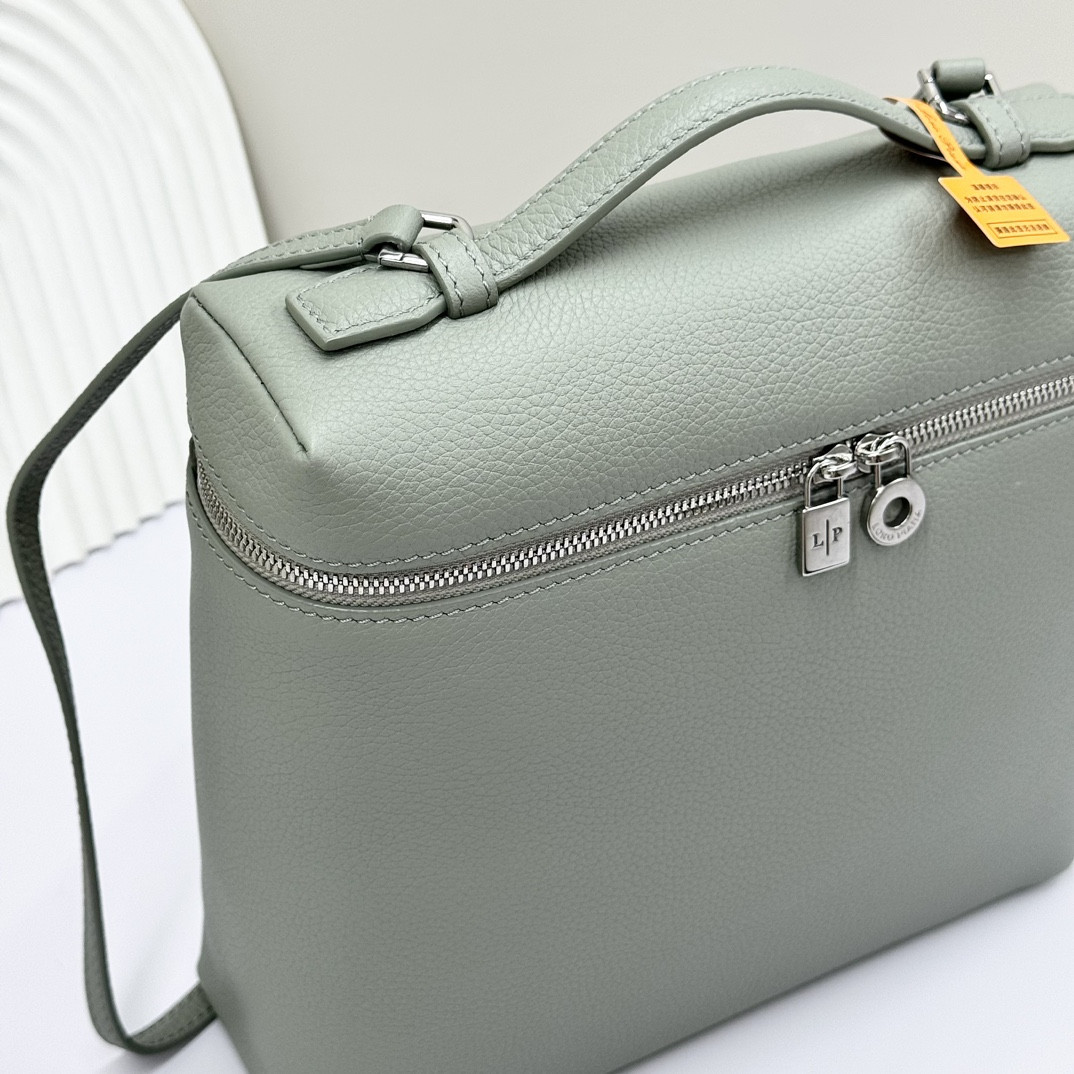 Loro Piana Extra Pocket backpack L23.5 Grained Calfskin 23 x 21 x 8 cm