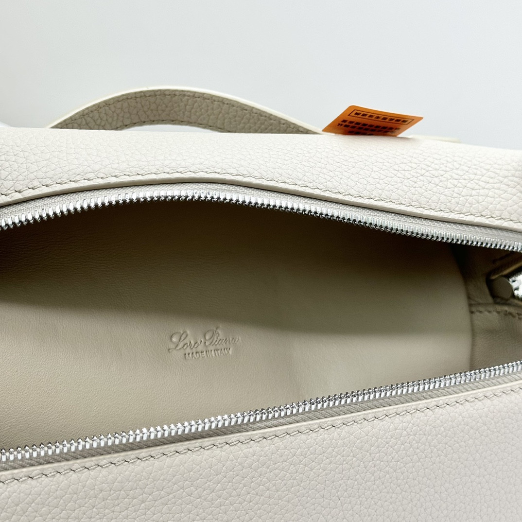 Loro Piana Extra Pocket backpack L23.5 Grained Calfskin 23 x 21 x 8 cm