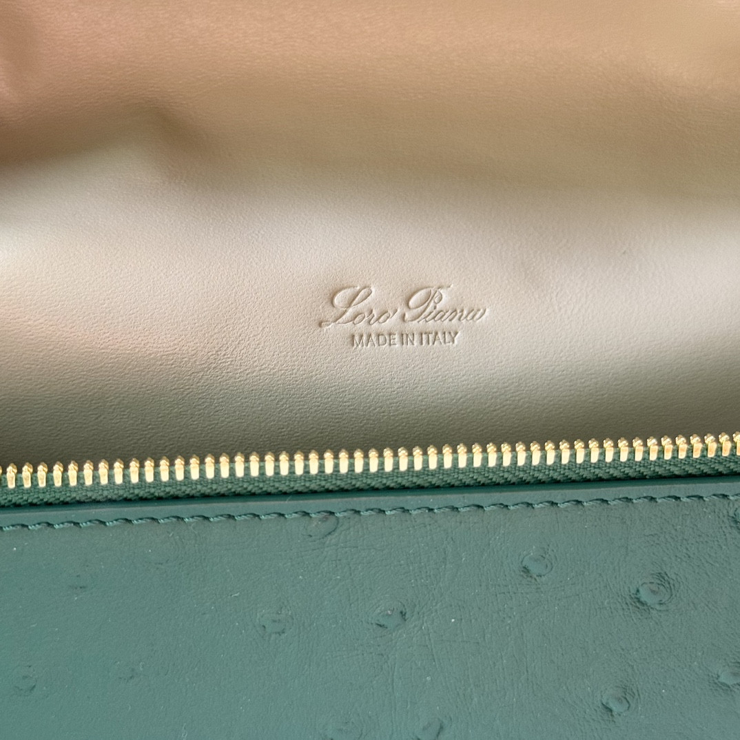 Loro Piana Extra Pocket backpack L23.5 Ostrich-grained Leather 23 x 21 x 8 cm