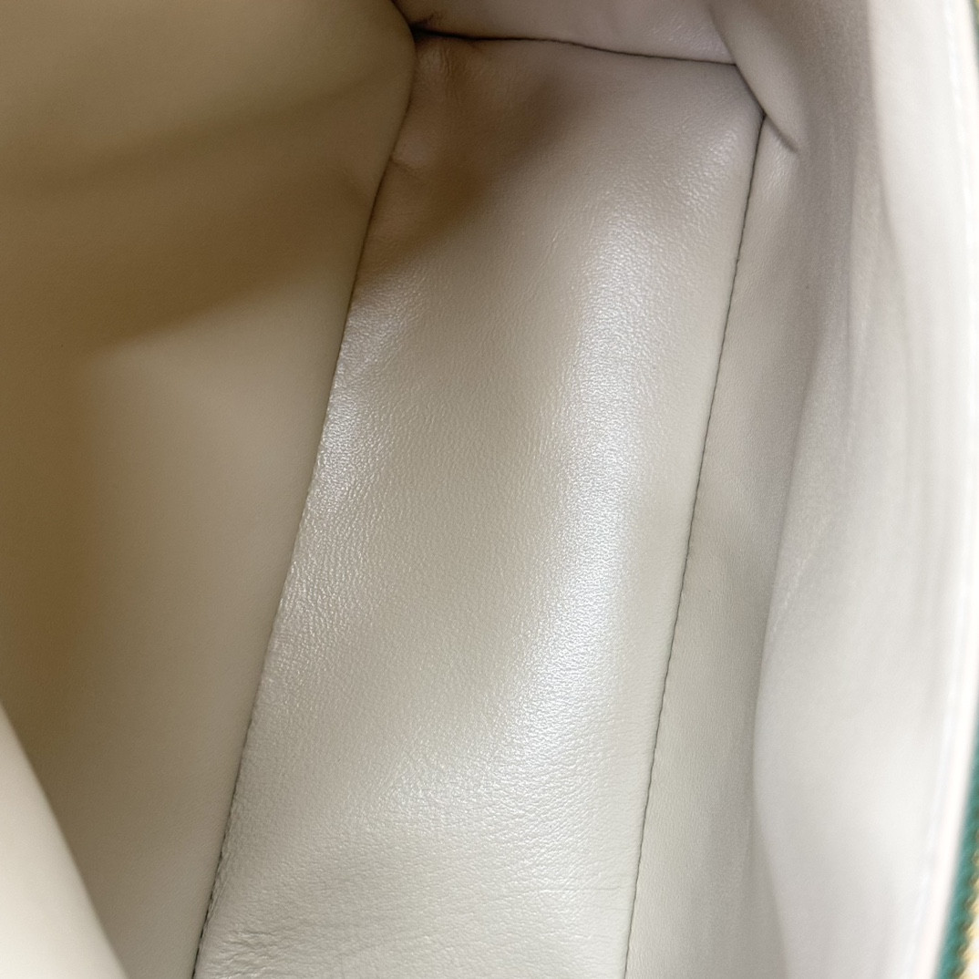 Loro Piana Extra Pocket backpack L23.5 Ostrich-grained Leather 23 x 21 x 8 cm