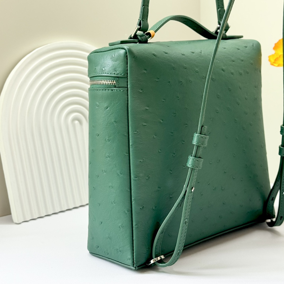 Loro Piana Extra Pocket backpack L23.5 Ostrich-grained Leather 23 x 21 x 8 cm