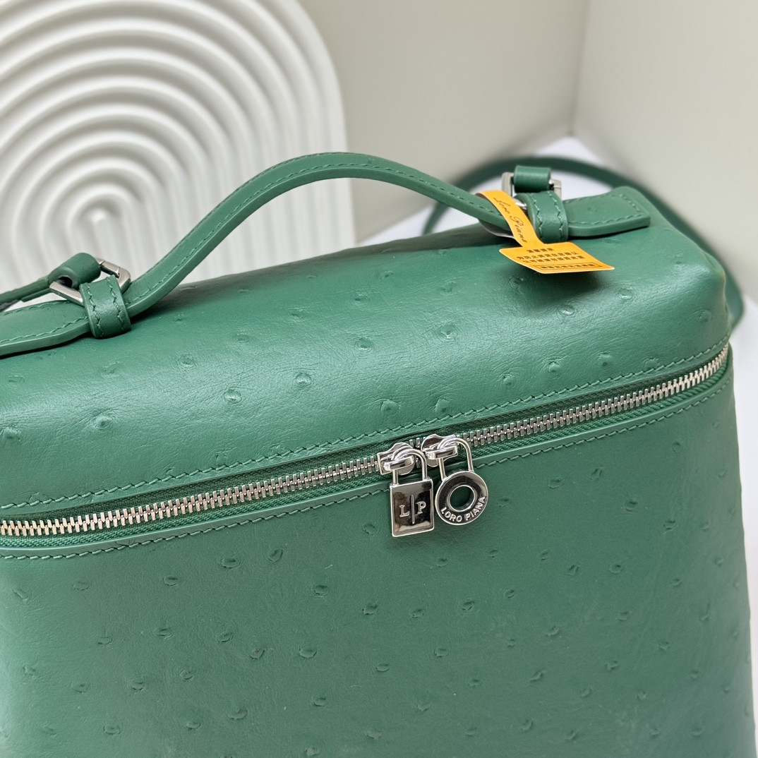 Loro Piana Extra Pocket backpack L23.5 Ostrich-grained Leather 23 x 21 x 8 cm