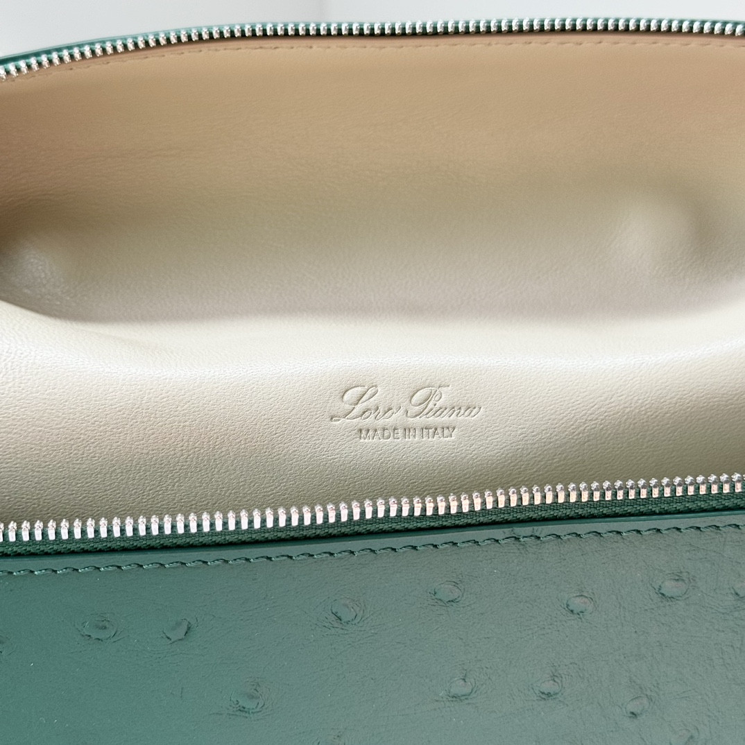 Loro Piana Extra Pocket backpack L23.5 Ostrich-grained Leather 23 x 21 x 8 cm