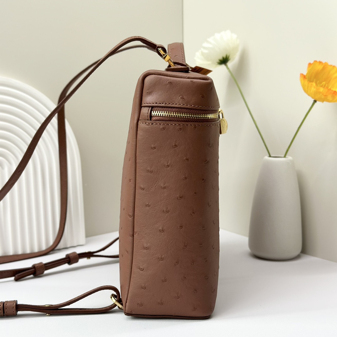 Loro Piana Extra Pocket backpack L23.5 Ostrich-grained Leather 23 x 21 x 8 cm