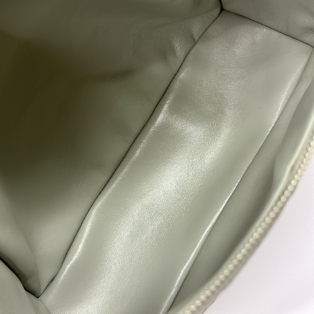 Loro Piana Extra Pocket backpack L23.5 Ostrich-grained Leather 23 x 21 x 8 cm