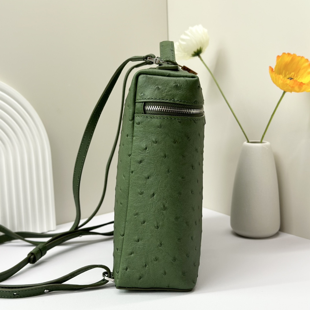 Loro Piana Extra Pocket backpack L23.5 Ostrich-grained Leather 23 x 21 x 8 cm