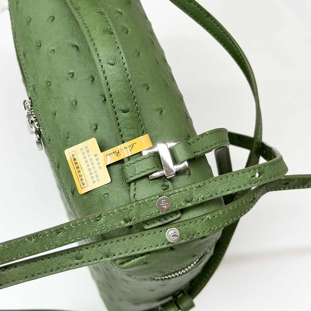 Loro Piana Extra Pocket backpack L23.5 Ostrich-grained Leather 23 x 21 x 8 cm