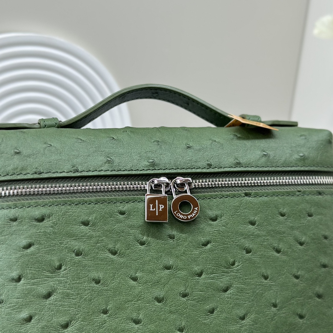 Loro Piana Extra Pocket backpack L23.5 Ostrich-grained Leather 23 x 21 x 8 cm