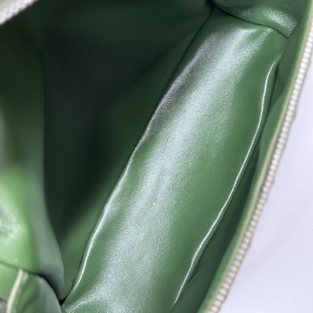 Loro Piana Extra Pocket backpack L23.5 Ostrich-grained Leather 23 x 21 x 8 cm