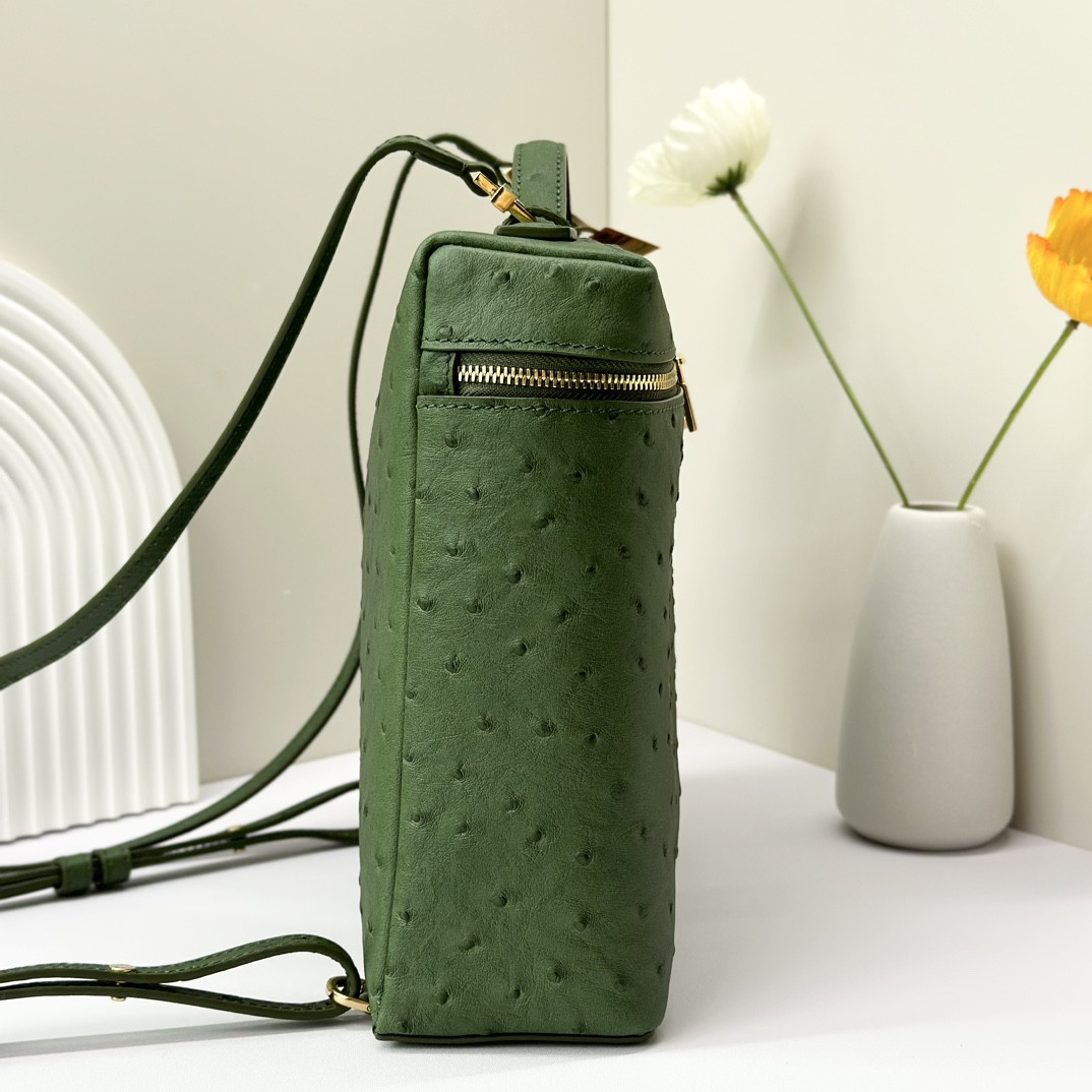 Loro Piana Extra Pocket backpack L23.5 Ostrich-grained Leather 23 x 21 x 8 cm