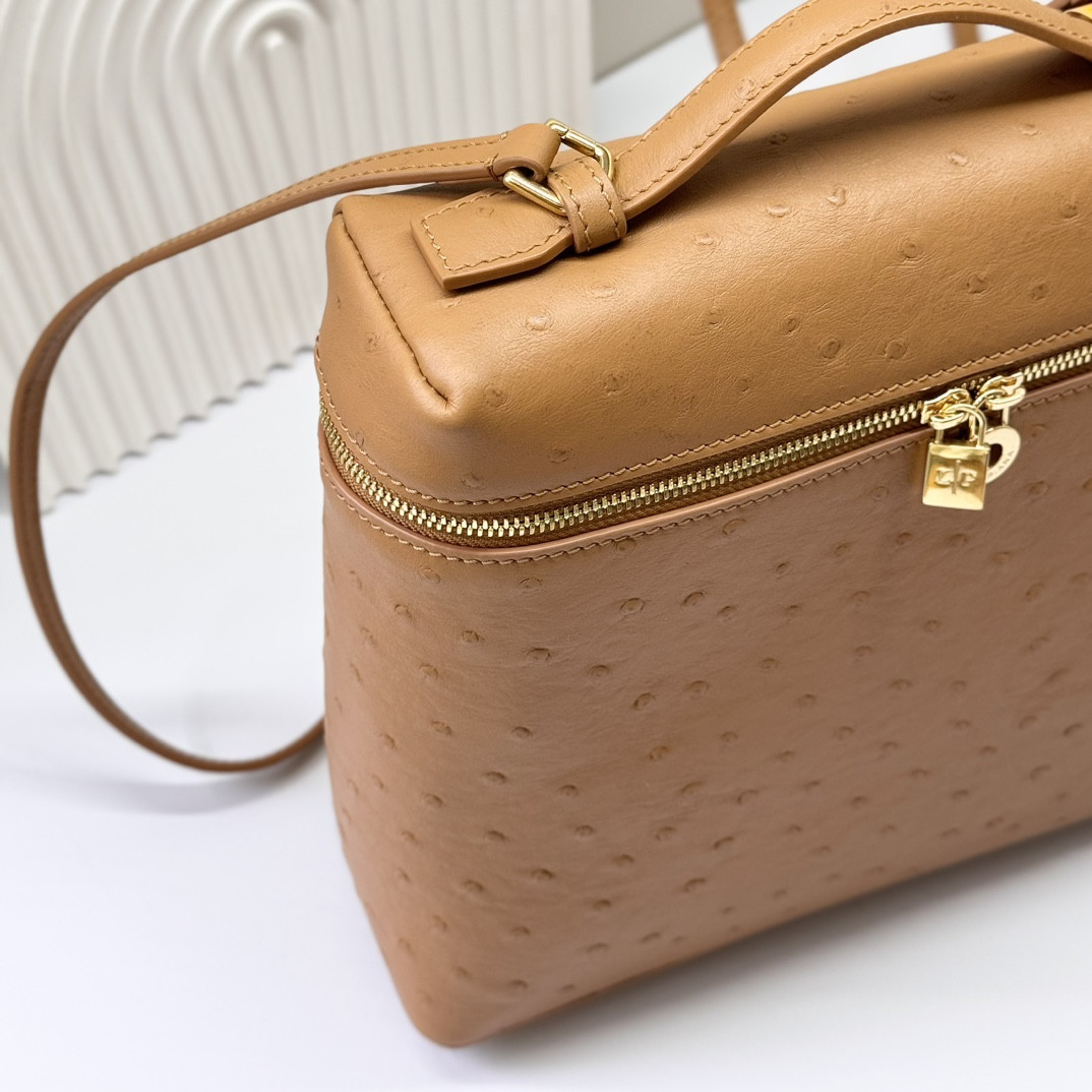 Loro Piana Extra Pocket backpack L23.5 Ostrich-grained Leather 23 x 21 x 8 cm