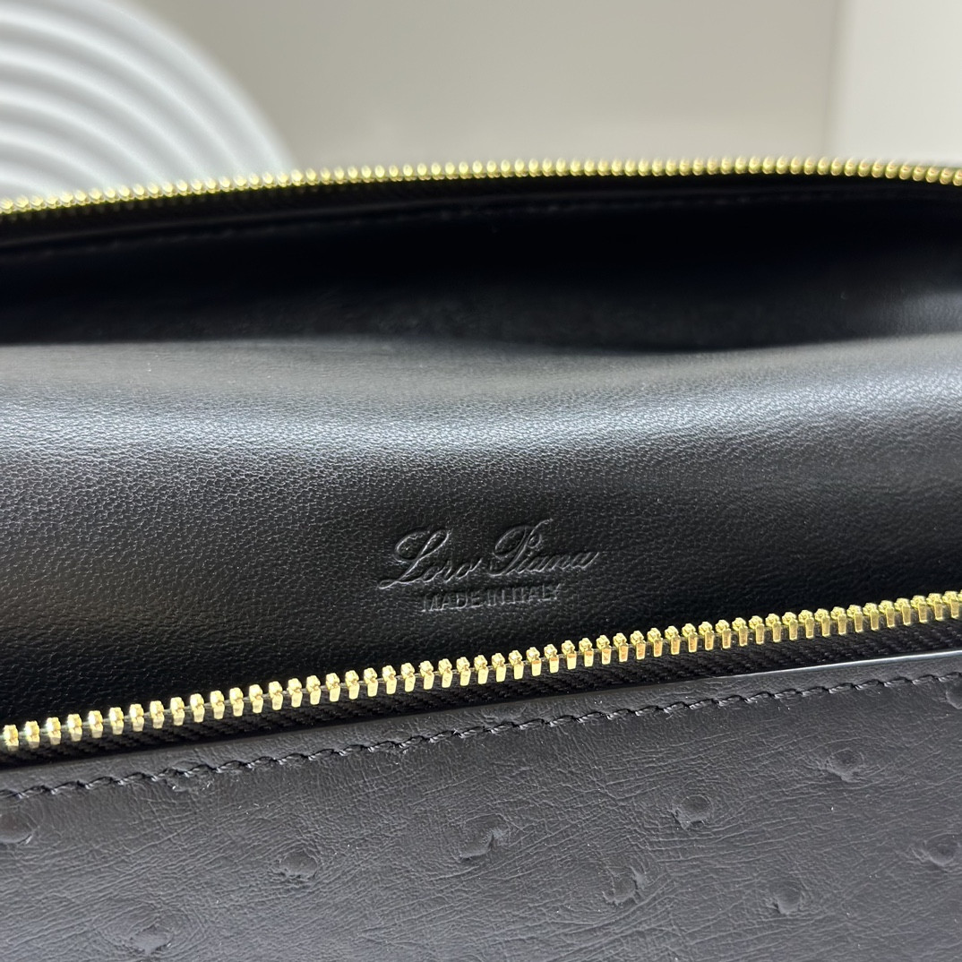 Loro Piana Extra Pocket backpack L23.5 Ostrich-grained Leather 23 x 21 x 8 cm