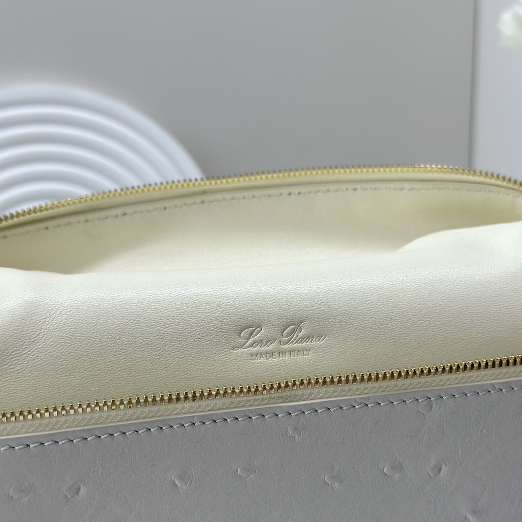 Loro Piana Extra Pocket backpack L23.5 Ostrich-grained Leather 23 x 21 x 8 cm