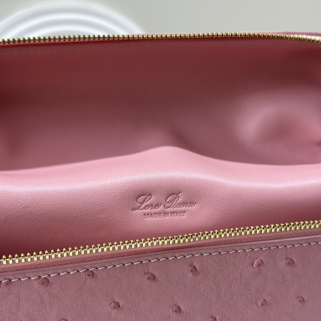 Loro Piana Extra Pocket backpack L23.5 Ostrich-grained Leather 23 x 21 x 8 cm