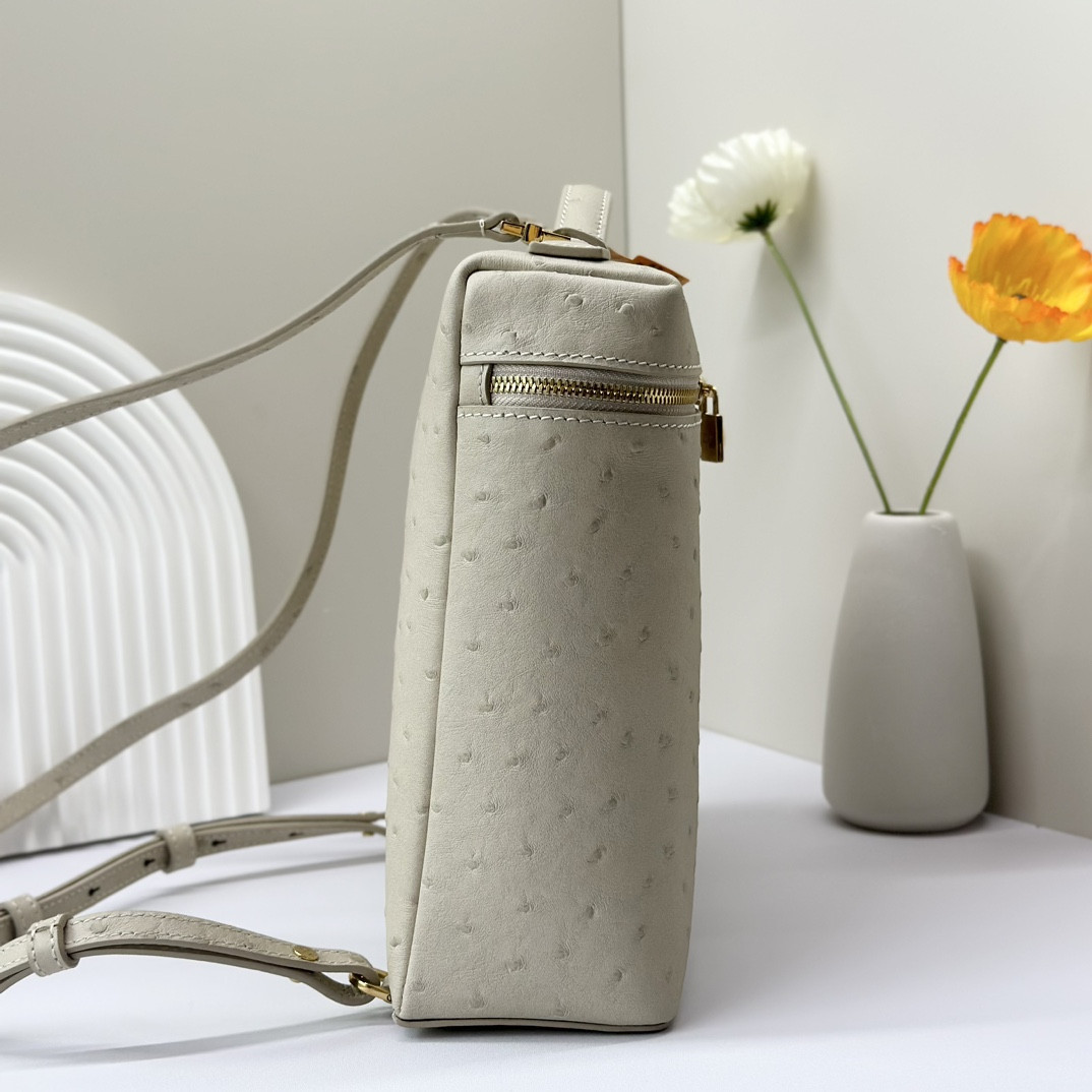 Loro Piana Extra Pocket backpack L23.5 Ostrich-grained Leather 23 x 21 x 8 cm