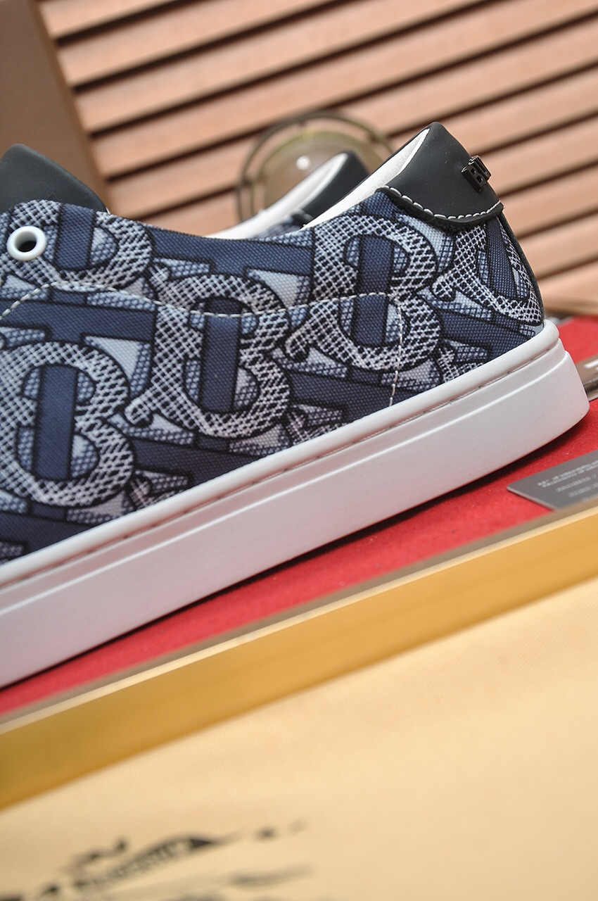 UA Burberry Sneakers