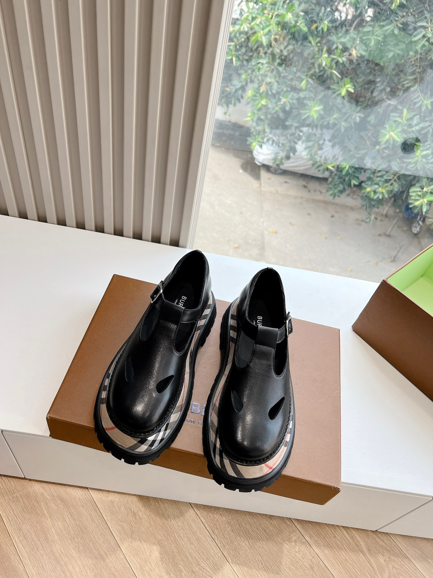 UA Burberry Check Leather Flats