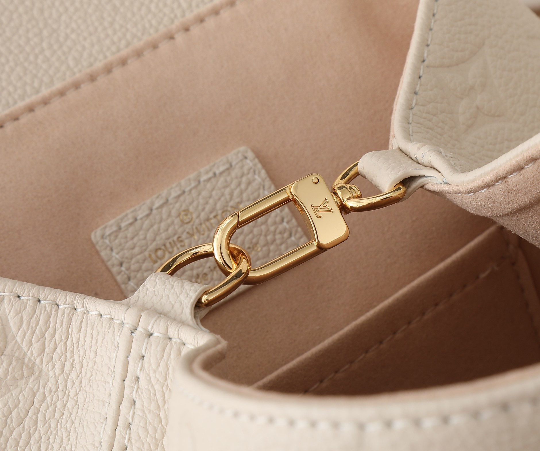 LV Backup M47106 7.9 x 8.7 x 5.5 inches