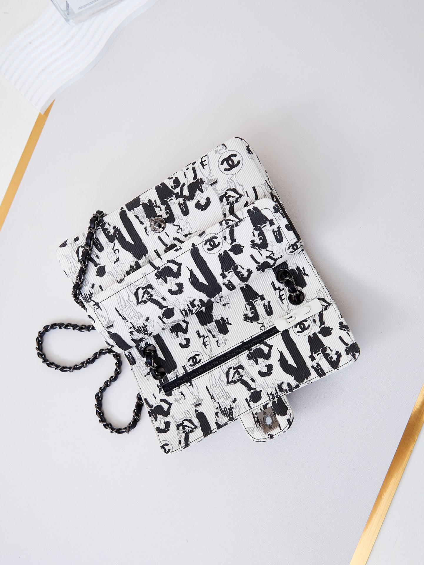 Chanel Classic Flap Bag 15.5×25.5×6.5cm