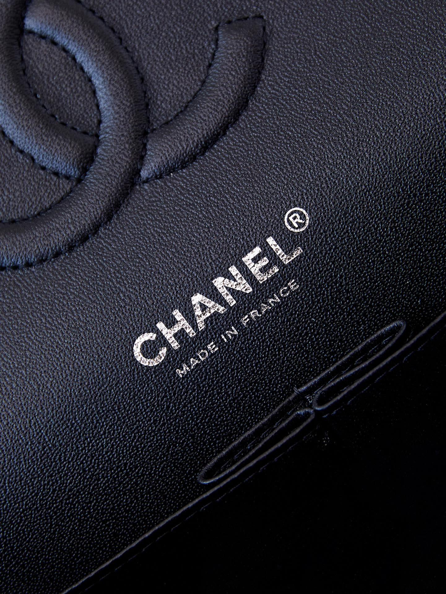 Chanel Classic Flap Bag 15.5×25.5×6.5cm