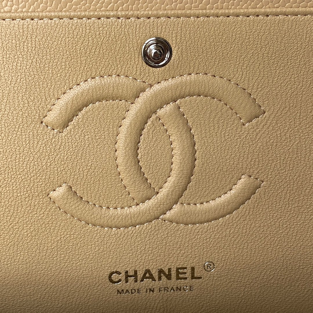 Chanel Classic Flap Bag 15.5×25.5×6.5cm
