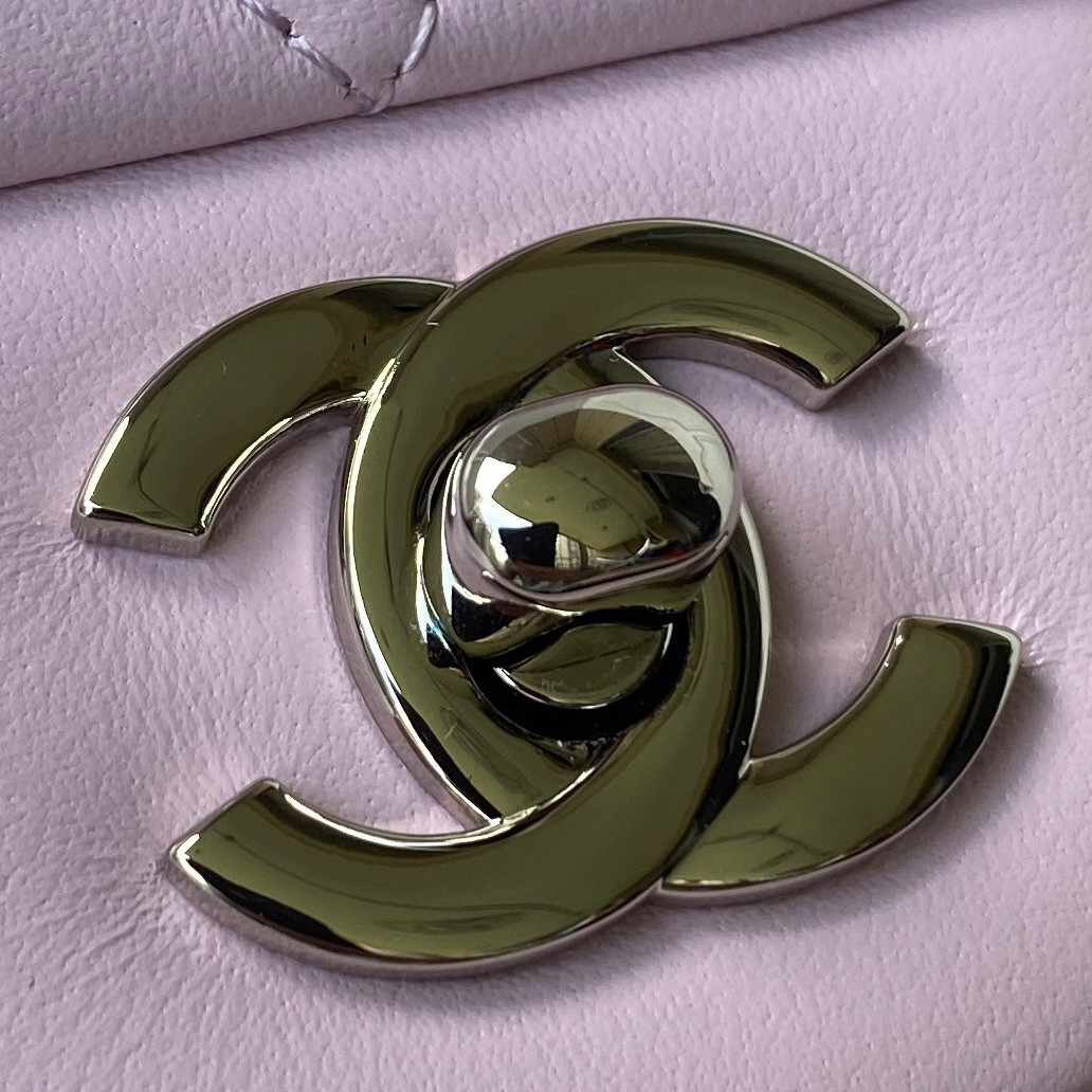 Chanel Classic Flap Bag 15.5×25.5×6.5cm