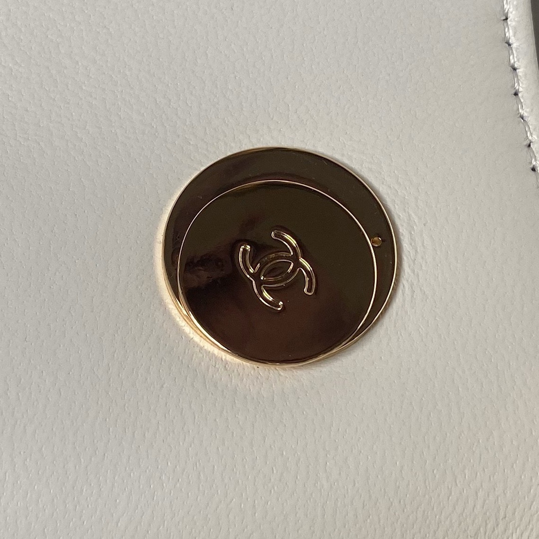 Chanel Trendy CC 23S 14.5 × 19.5 × 8 cm