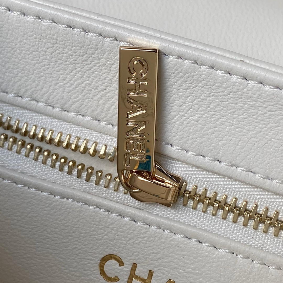 Chanel Trendy CC 23S 14.5 × 19.5 × 8 cm