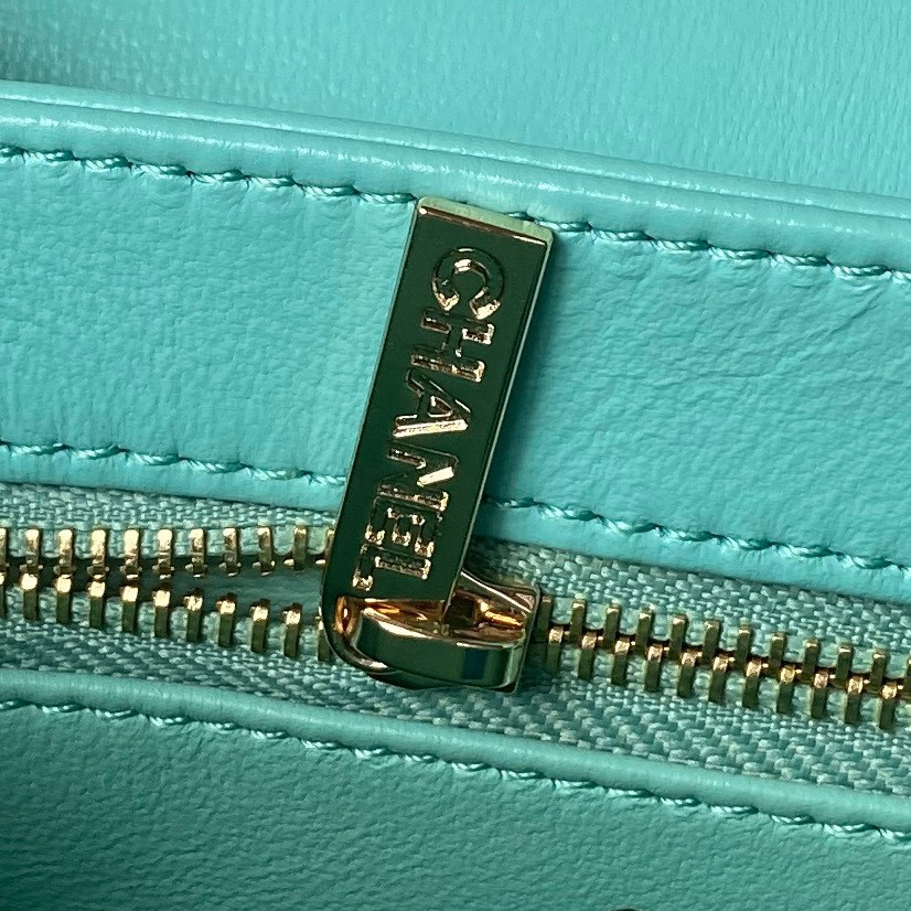 Chanel Trendy CC 23S 14.5 × 19.5 × 8 cm