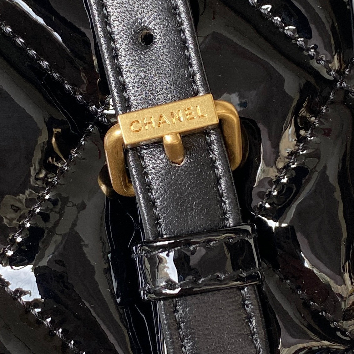 CHANEL 22K 31.5x31x9cm