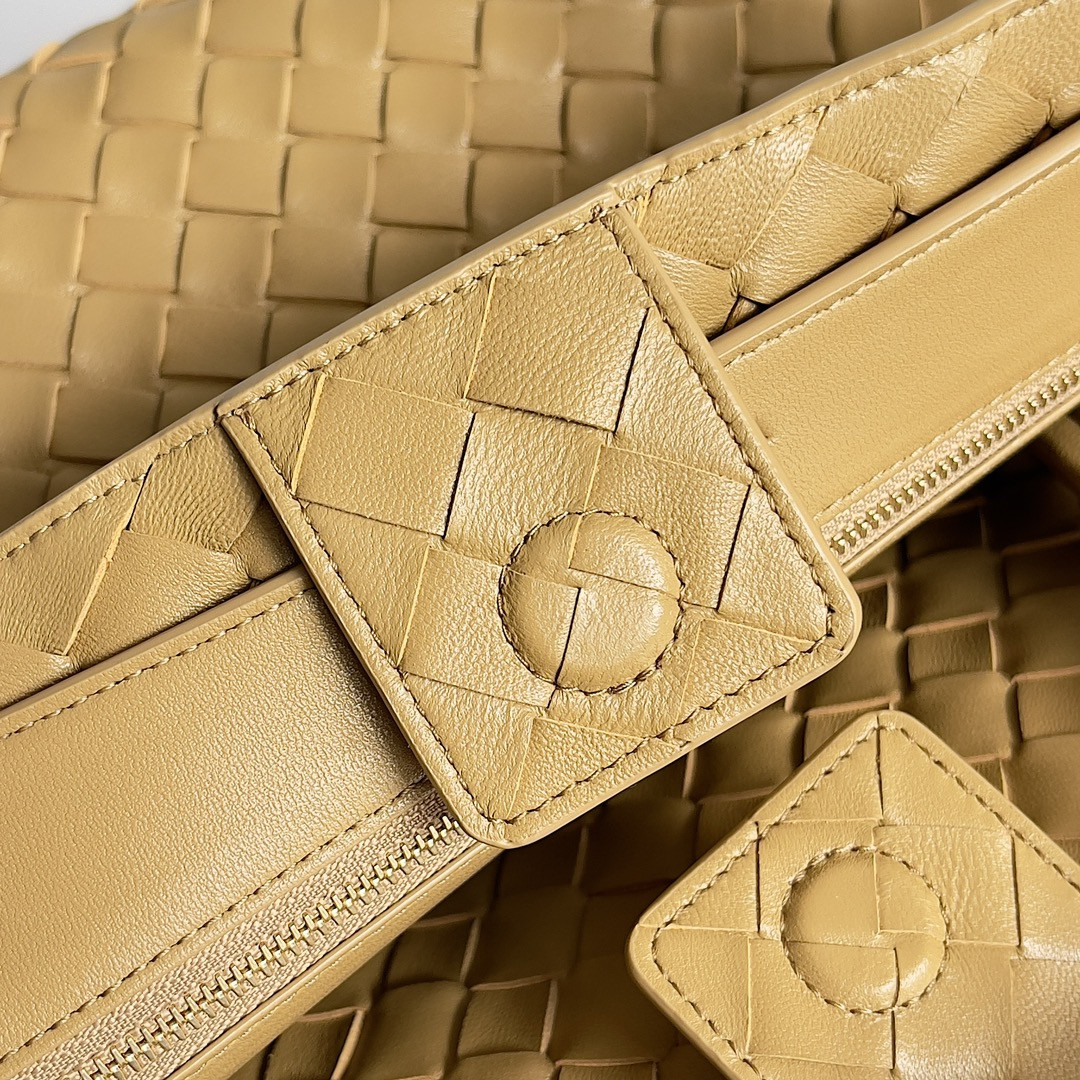 Bottega Veneta Medium Andiamo 32x25x11CM