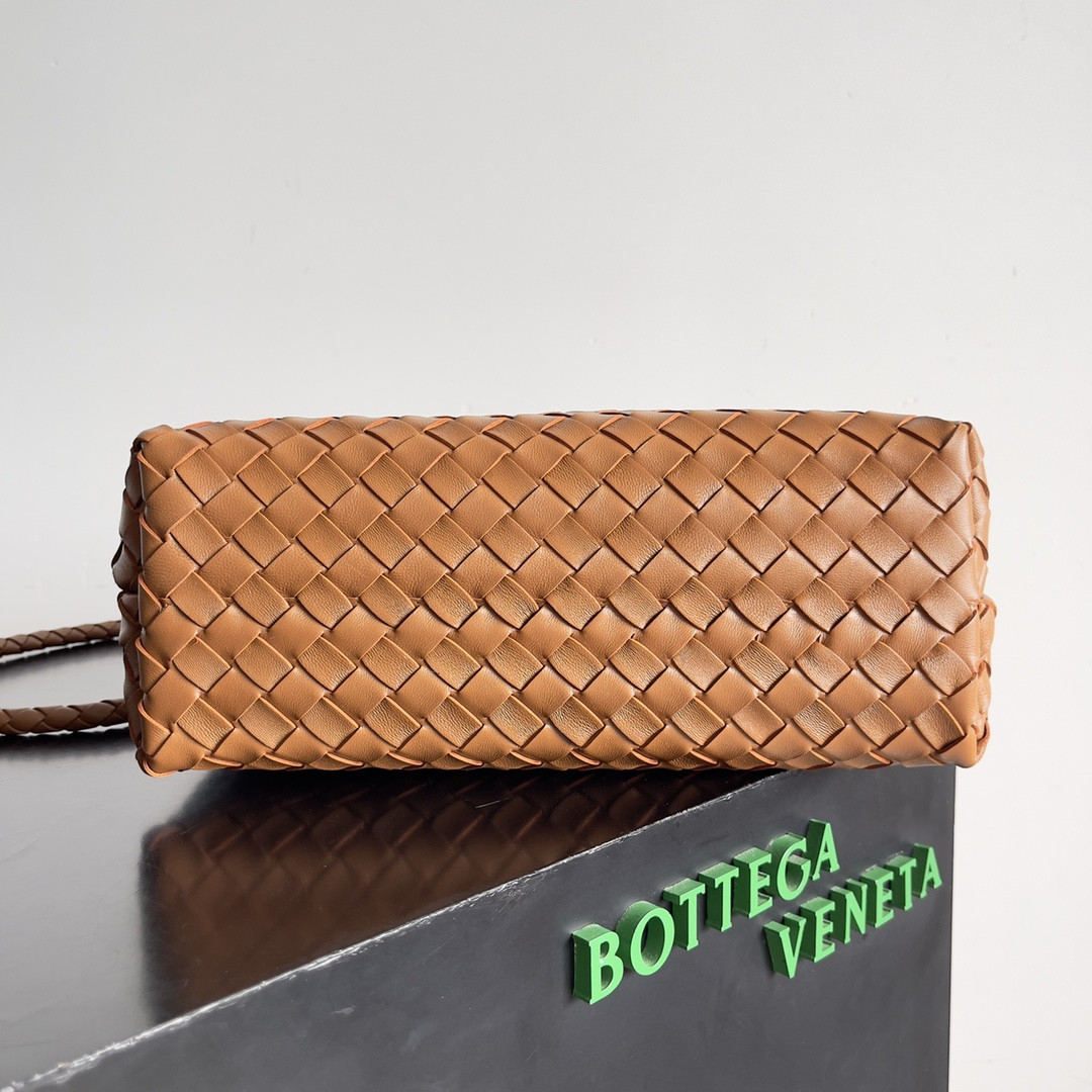 Bottega Veneta Medium Andiamo 32x25x11CM