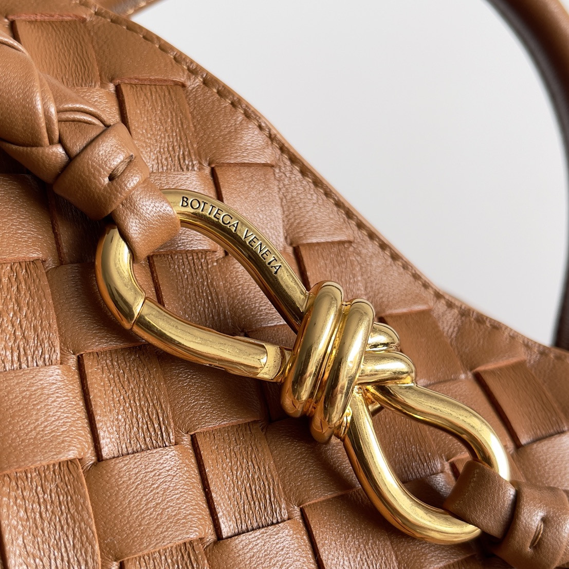 Bottega Veneta Medium Andiamo 32x25x11CM