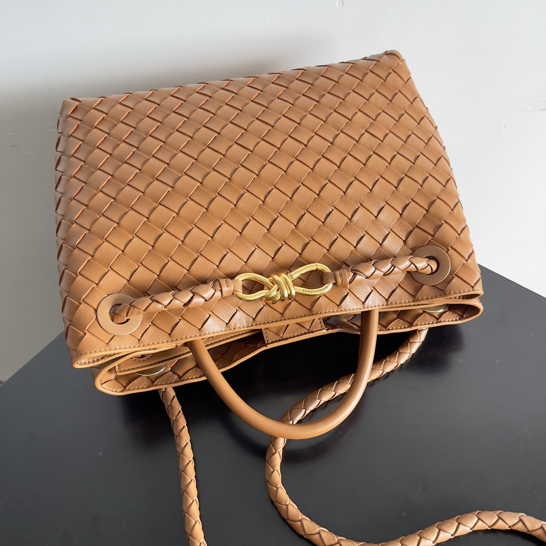 Bottega Veneta Medium Andiamo 32x25x11CM