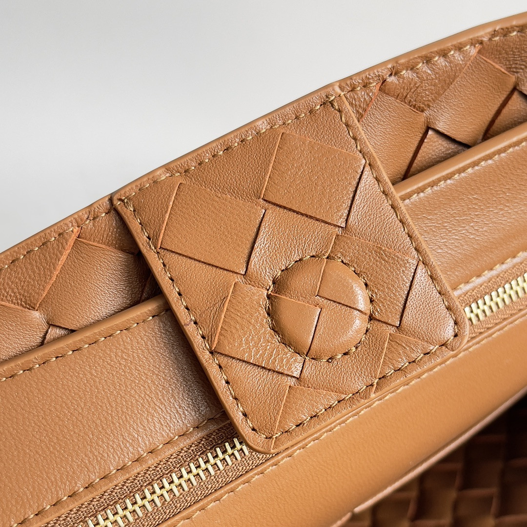 Bottega Veneta Medium Andiamo 32x25x11CM