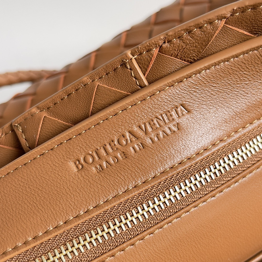 Bottega Veneta Medium Andiamo 32x25x11CM