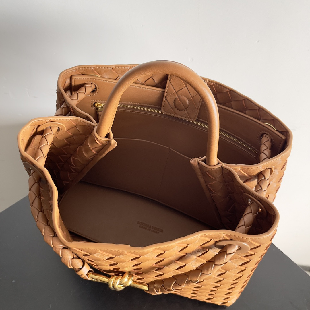 Bottega Veneta Medium Andiamo 32x25x11CM