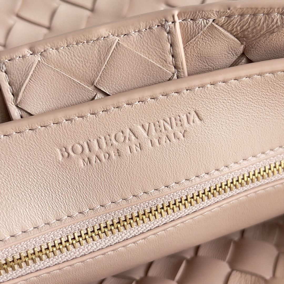Bottega Veneta Medium Andiamo 32x25x11CM