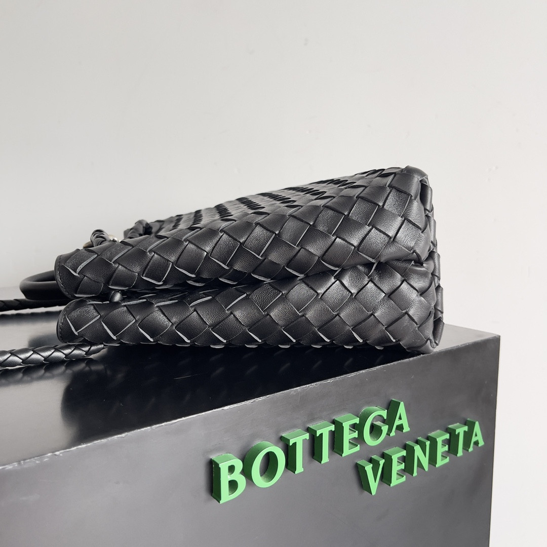 Bottega Veneta Medium Andiamo 32x25x11CM