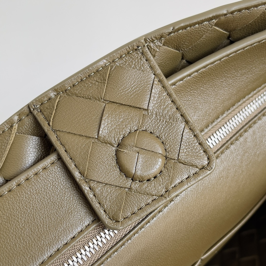 Bottega Veneta Medium Andiamo 32x25x11CM